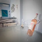 Sandra Seafront By Rentalspro Services - Apartman Néa Mudaniá